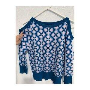 🌸🌻Blue and Pink Peekaboo Cold Shoulder Knit top🌟🌟